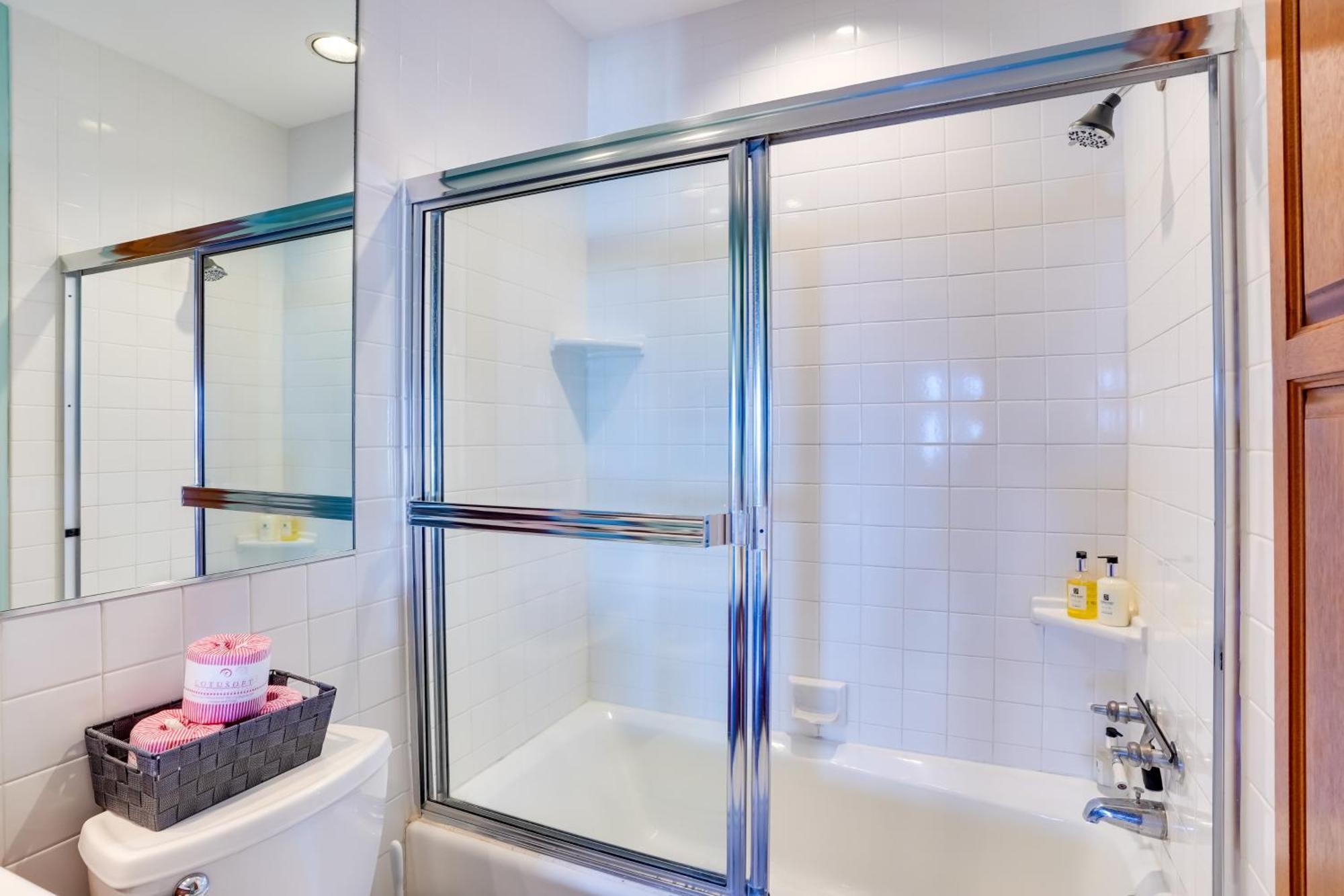 Bright Catalina Island Condo With Ocean Views! أفالون المظهر الخارجي الصورة