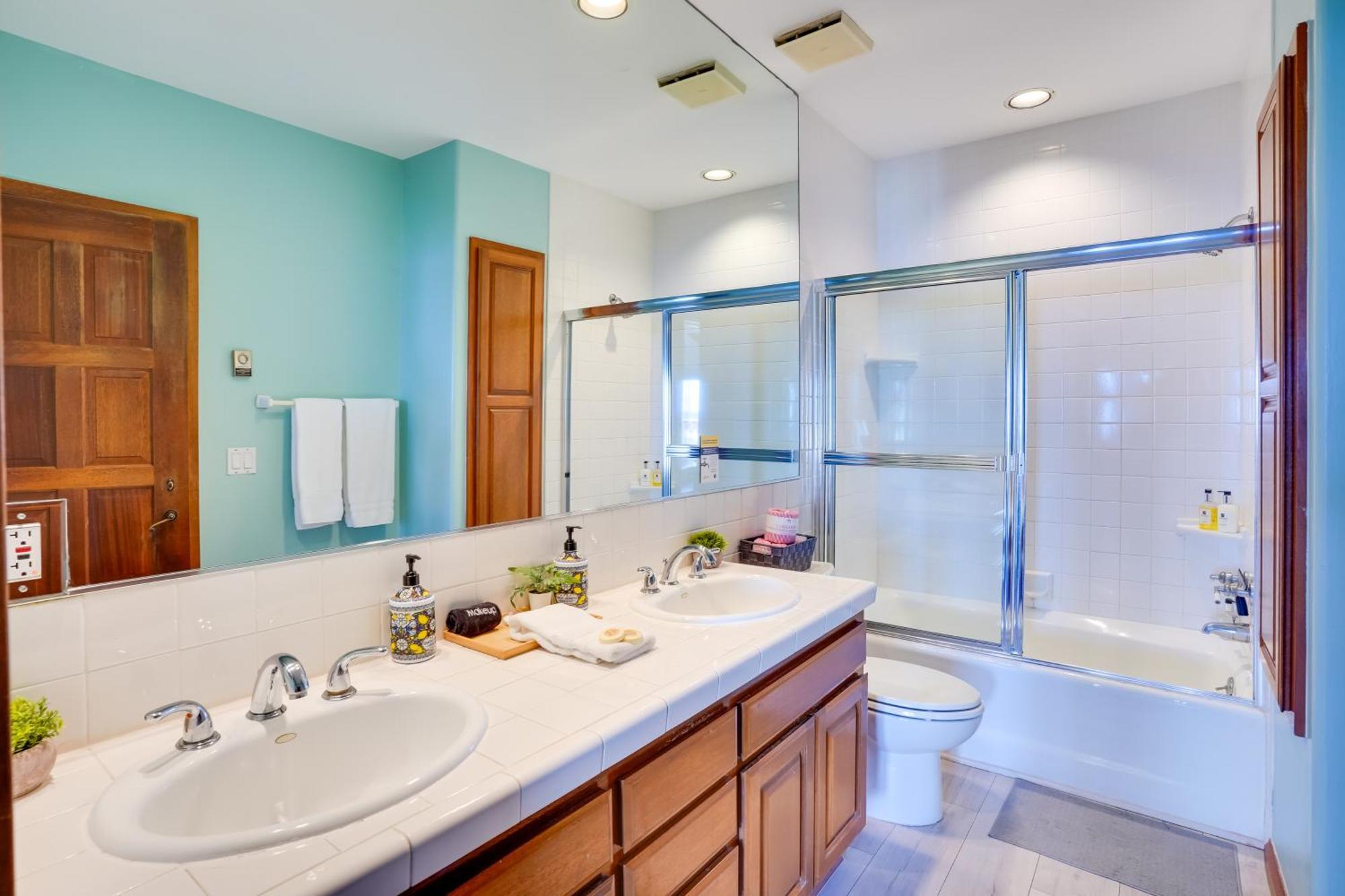 Bright Catalina Island Condo With Ocean Views! أفالون المظهر الخارجي الصورة